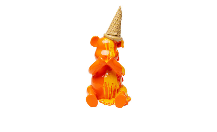Bär Gelatobear in Orange mit einer Eiswaffel auf dem Kopf