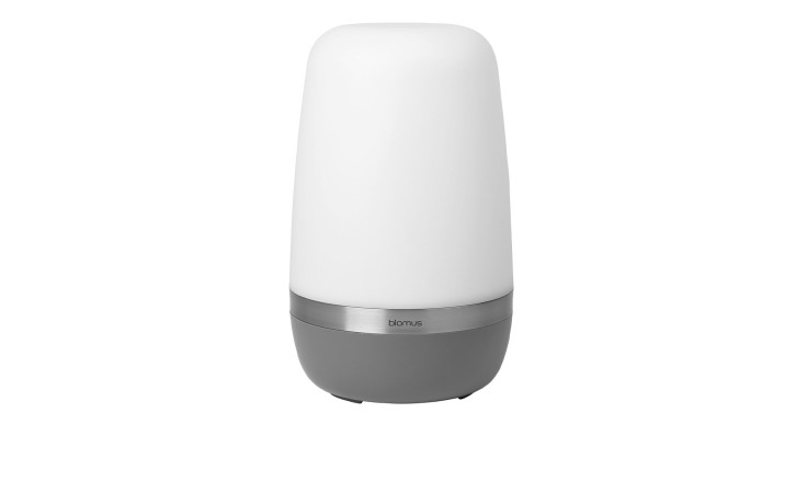 LED-Outdoorleuchte Spirit 24,9 cm aus Kunststoff in weiß und grau und einem Edelstahlring in silber.
