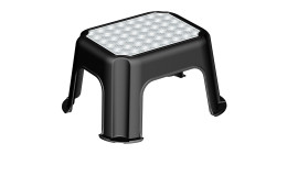 Trittschemel Paso 36 x 24 x 43 cm aus schwarzem Kunststoff.