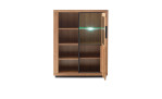 Highboard Grazia in Wildeiche von Vorne mit Beleuchtung und geöffneter Tür auf der rechten Seite.