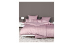 Mako-Satin Bettwäsche Modernklassic in der Größe 135 x 200 cm und in der Ausführung rosa, kariert, auf einem Bett bezogen