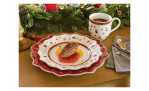 Eingedeckter Becher mit Streumotiv Toy's Delight 440 ml in weiß mit weihnachtlichen Motiven.