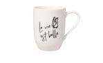 Becher La vie est belle in weiß mit schwarzer Schrift 