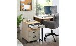 Rollcontainer Glenn mit Rollen in der Farbe Basalt mit Absetzungen in Artisan Eiche Nachbildung im Büro mit geöffneter oberster Schublade