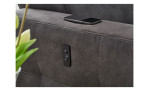 Detailansicht der USB-Anschlüsse sowie der Induktionladestation