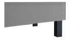 Zwei gerade Metallfüße am Unterteil vom Highboard