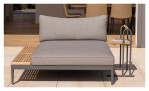 Daybed Topat in Grau, Ablage aus Teakholz, inkl. Auflage, Ansicht im Milieu